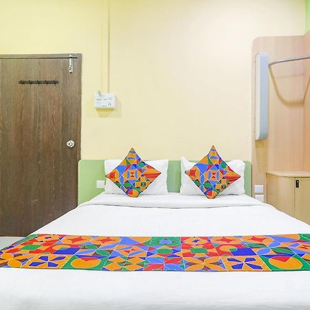 Fabexpress Airport Stay Inn - Nr Hyderabad International Airport, Shamshabad Bagian luar foto