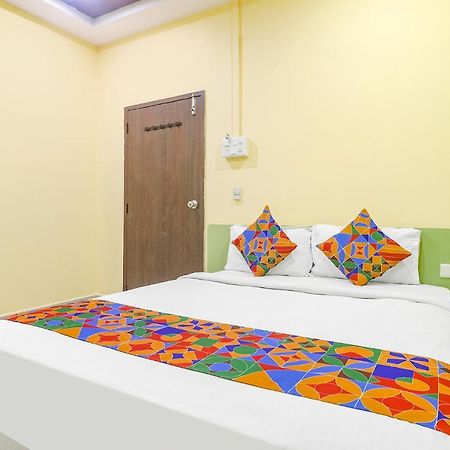 Fabexpress Airport Stay Inn - Nr Hyderabad International Airport, Shamshabad Bagian luar foto