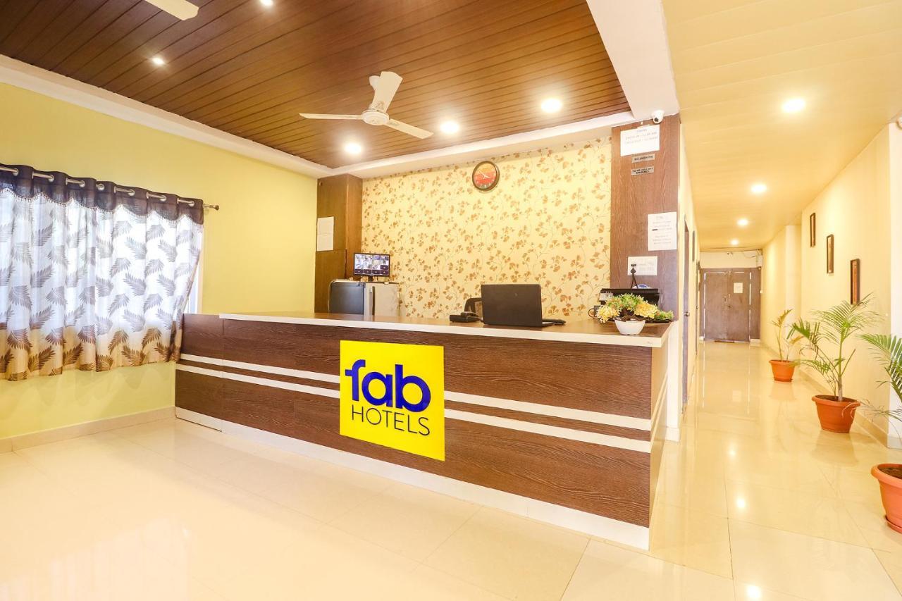 Fabexpress Airport Stay Inn - Nr Hyderabad International Airport, Shamshabad Bagian luar foto