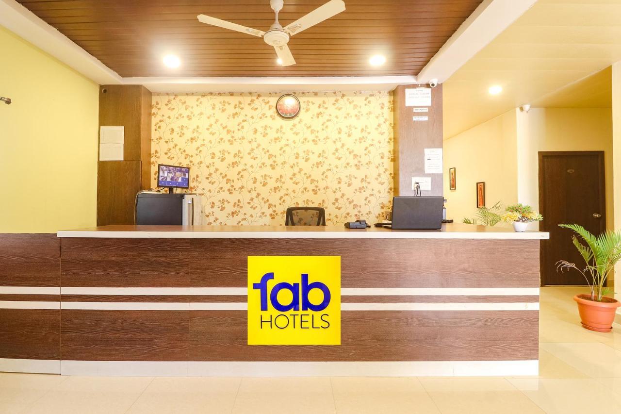 Fabexpress Airport Stay Inn - Nr Hyderabad International Airport, Shamshabad Bagian luar foto