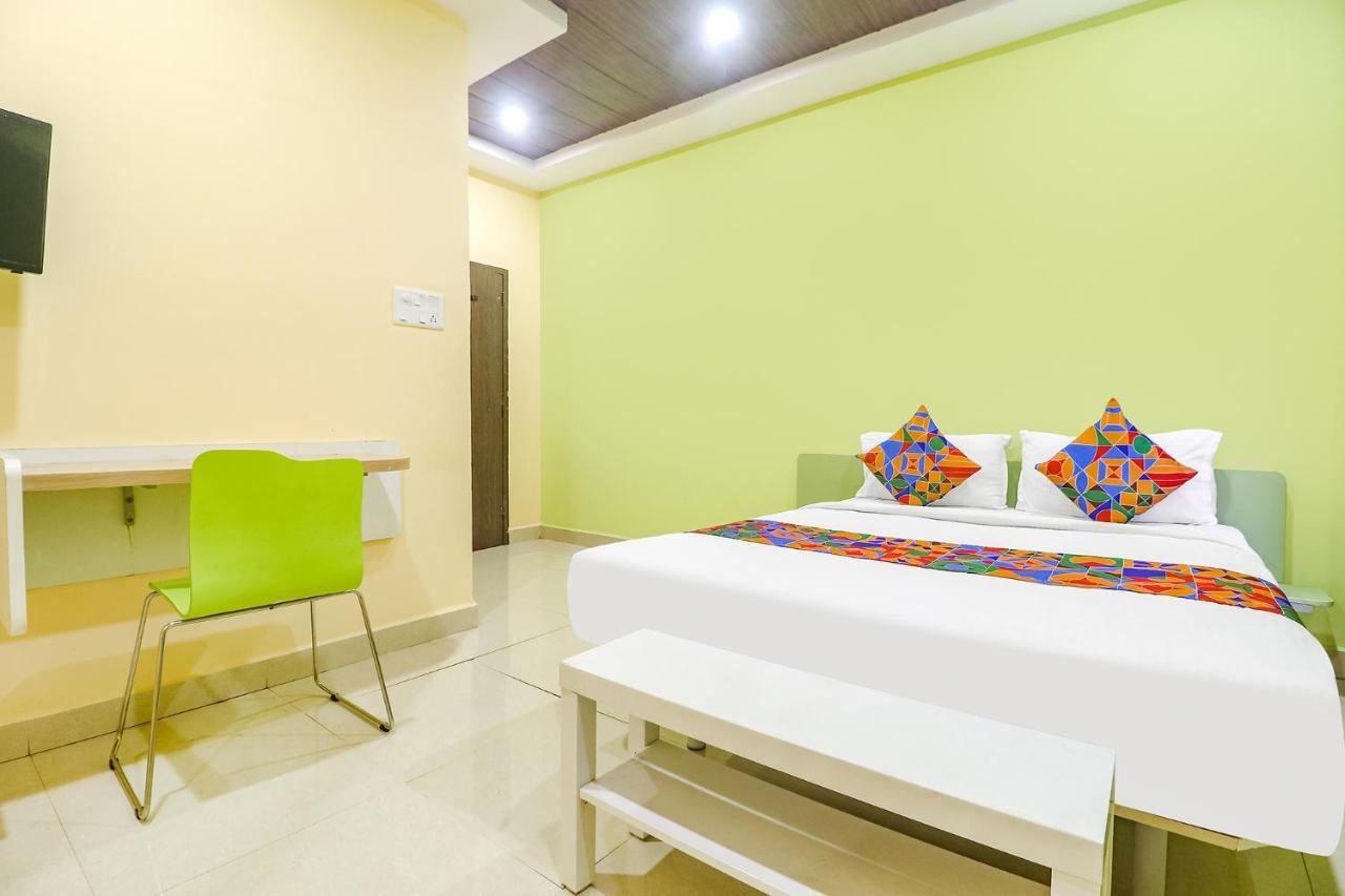 Fabexpress Airport Stay Inn - Nr Hyderabad International Airport, Shamshabad Bagian luar foto