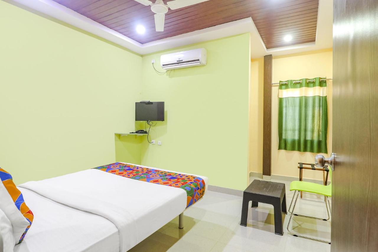 Fabexpress Airport Stay Inn - Nr Hyderabad International Airport, Shamshabad Bagian luar foto
