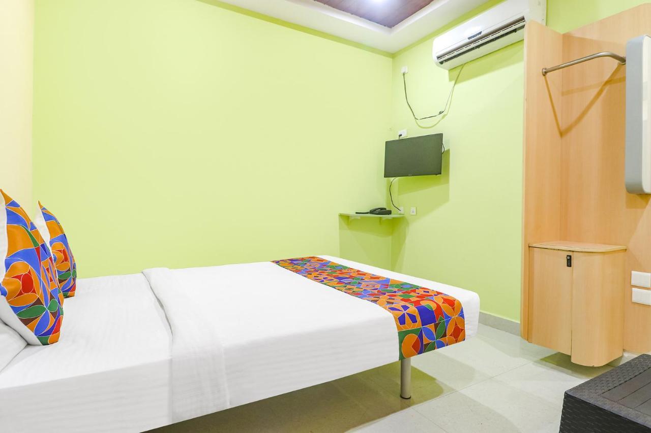 Fabexpress Airport Stay Inn - Nr Hyderabad International Airport, Shamshabad Bagian luar foto