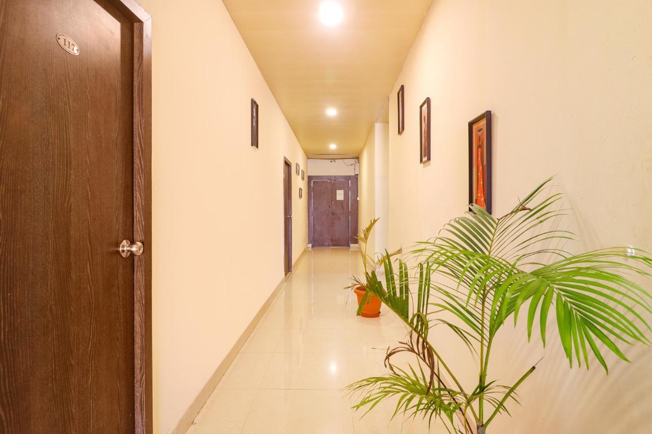 Fabexpress Airport Stay Inn - Nr Hyderabad International Airport, Shamshabad Bagian luar foto