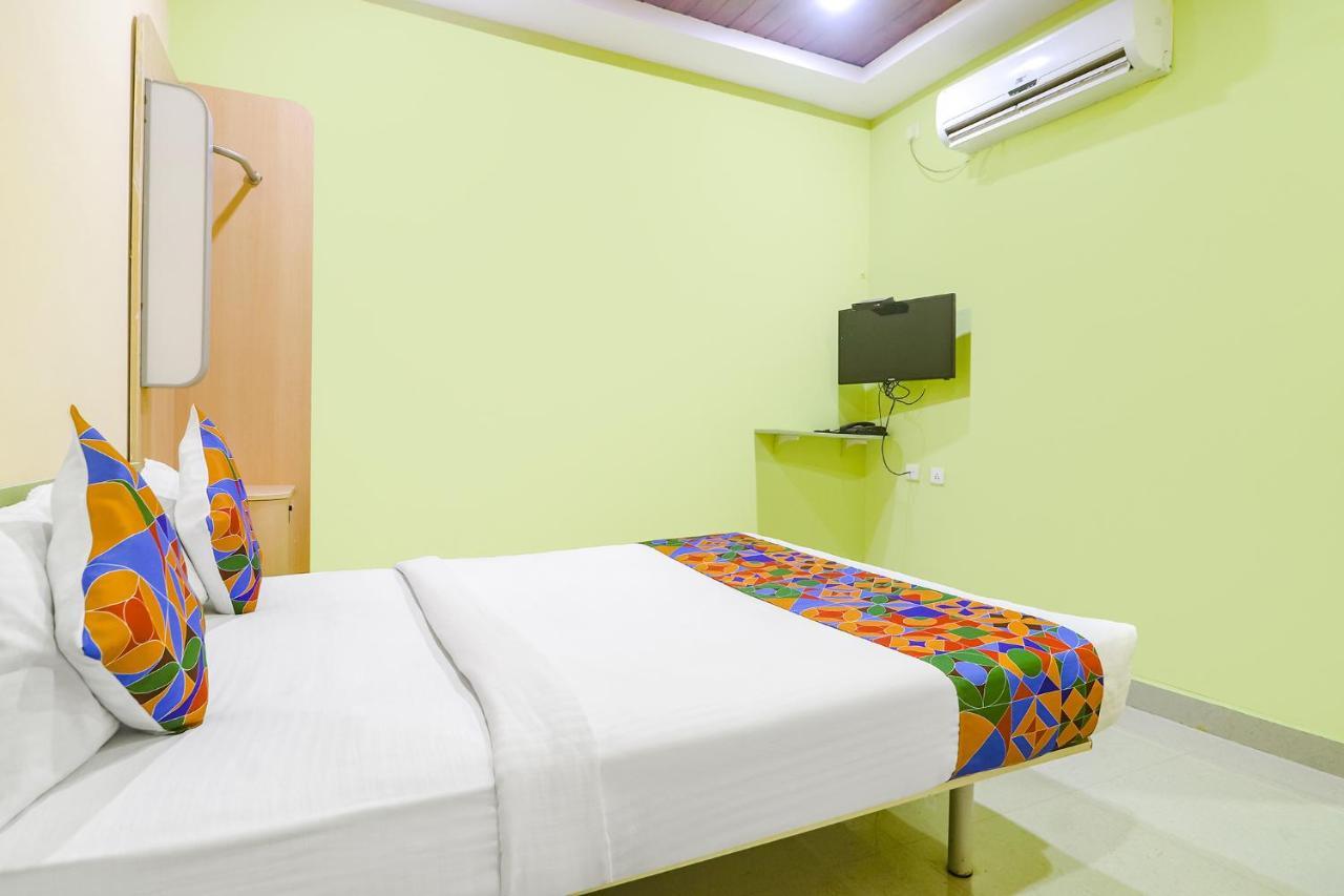 Fabexpress Airport Stay Inn - Nr Hyderabad International Airport, Shamshabad Bagian luar foto