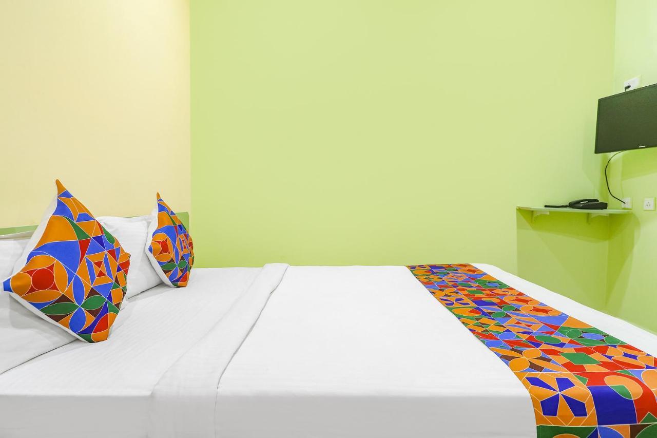 Fabexpress Airport Stay Inn - Nr Hyderabad International Airport, Shamshabad Bagian luar foto