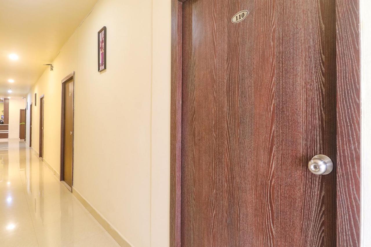 Fabexpress Airport Stay Inn - Nr Hyderabad International Airport, Shamshabad Bagian luar foto